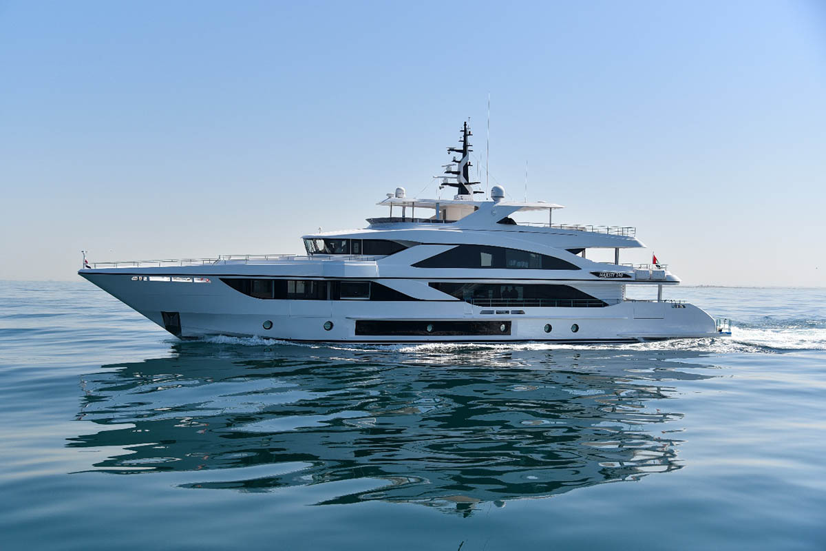 يخت ماجستي 140