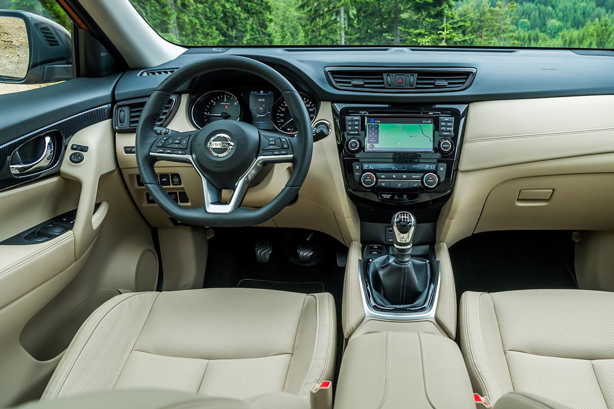 مقصورة نيسان اكس تريل 2018