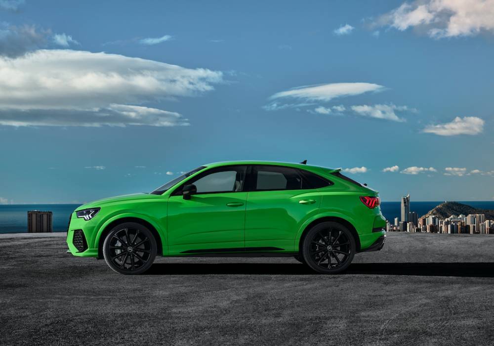 اودي ار اس كيو 3 سبورت باك من الجانب