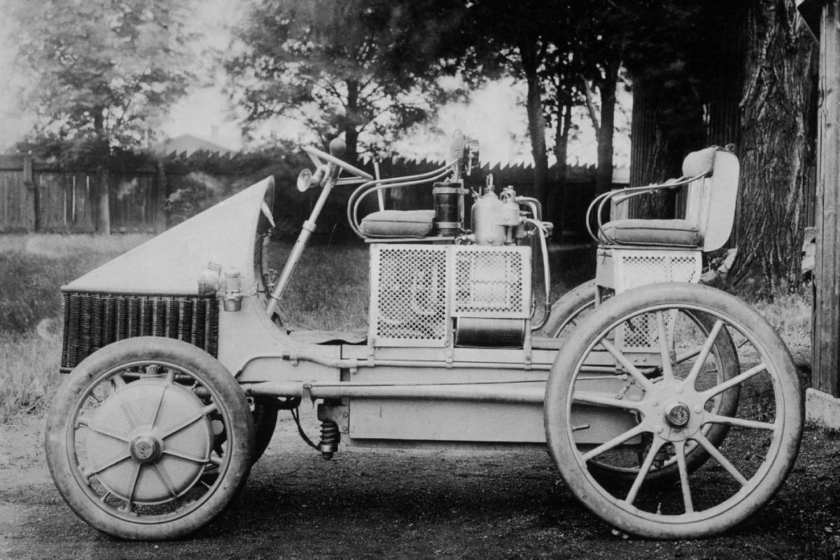 أول سيارة هجينة في العالم