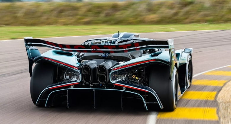 بوجاتي بولايد الأخيرة أداء