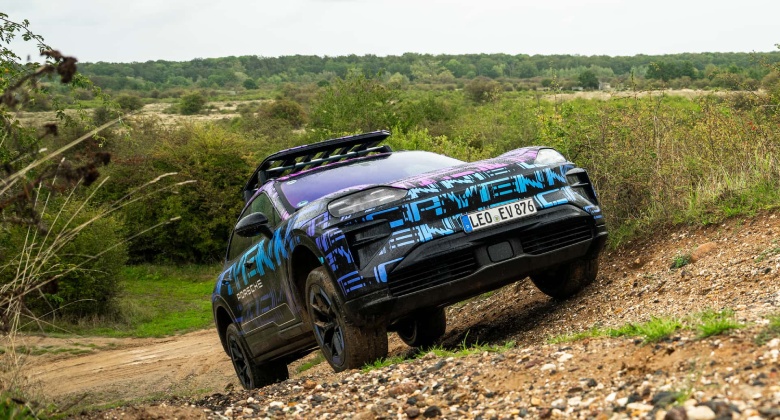 بورشه كايين كهربائية اداء