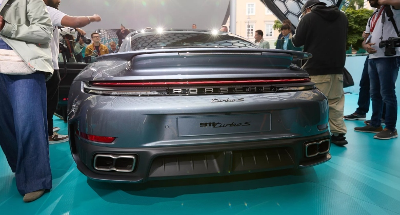 بورشه 911 اداء