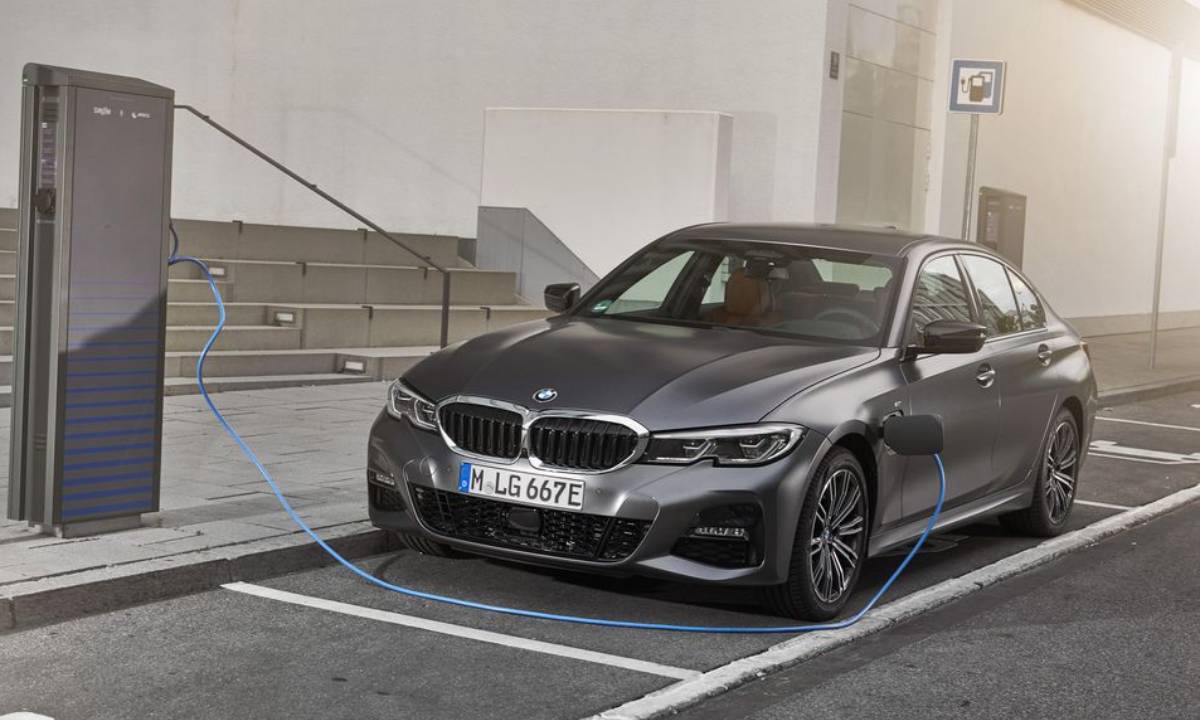 بي ام دبليو 330 اي