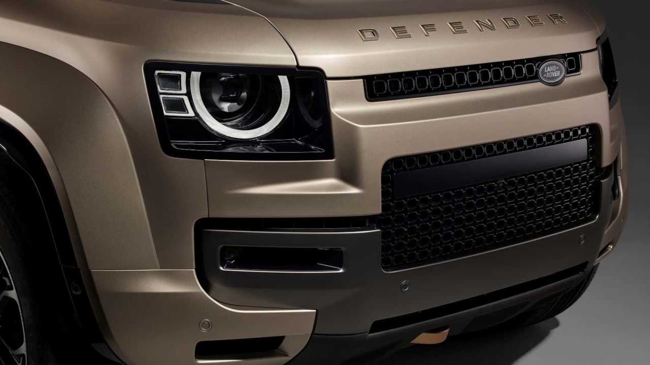 لاند روفر ديفندر اوكتا