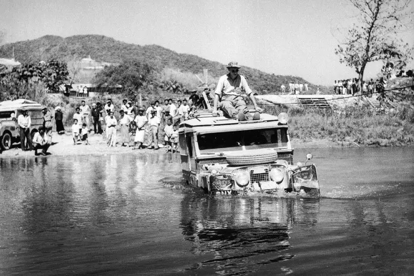 لاند روفر ديفندر