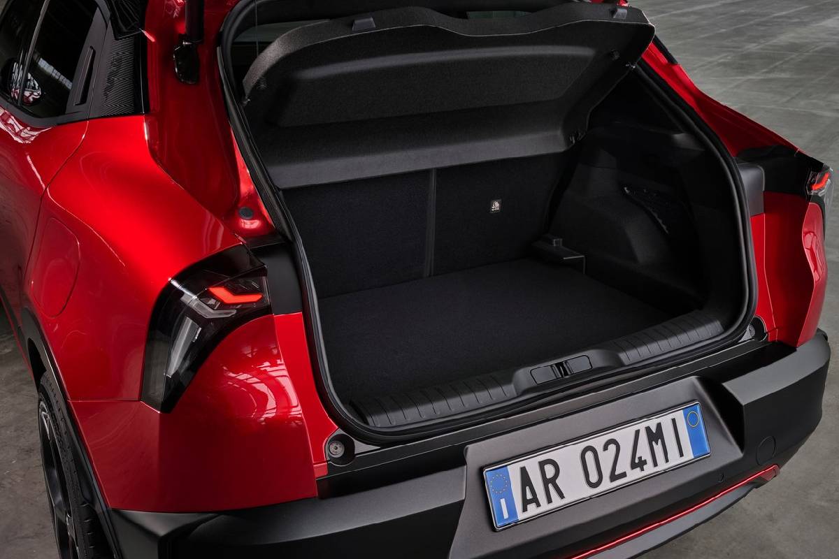 الفا روميو جونيور 2024