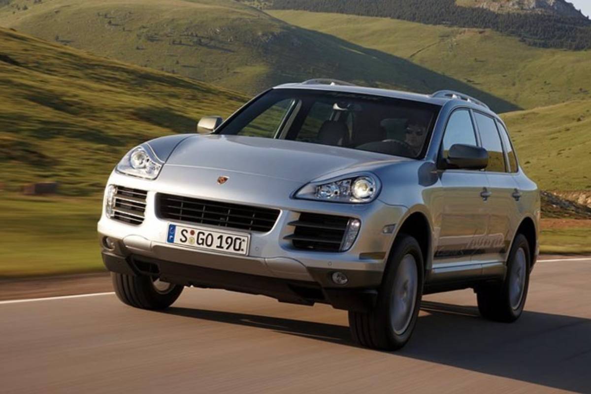 أول سيارة هجينة