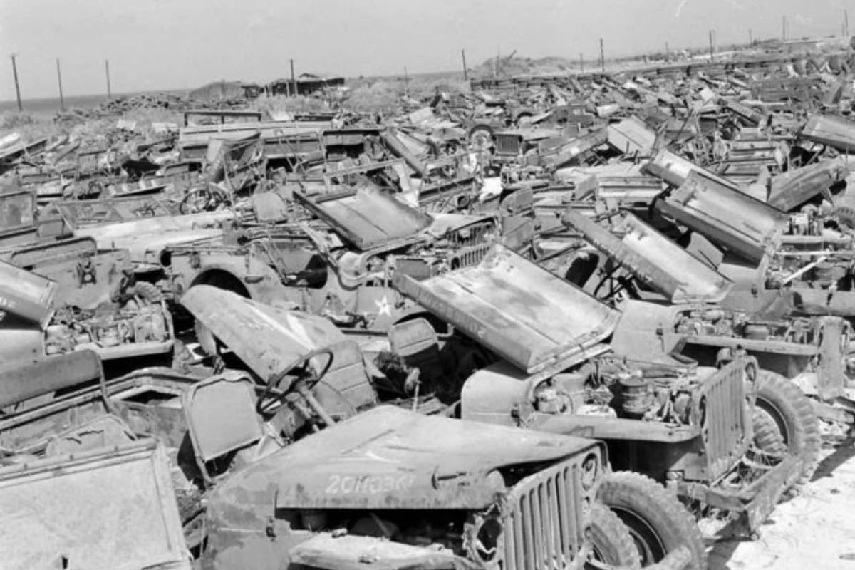 سيارة جيب عسكرية