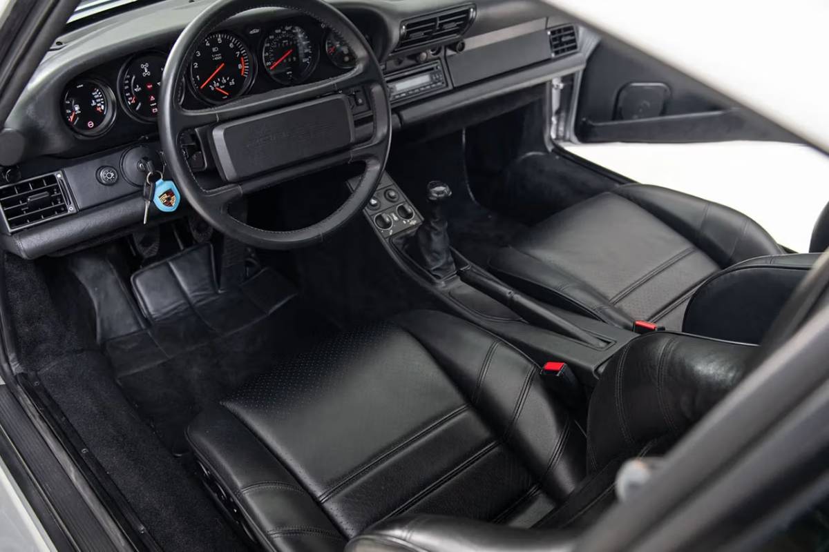 سيارة بورشه