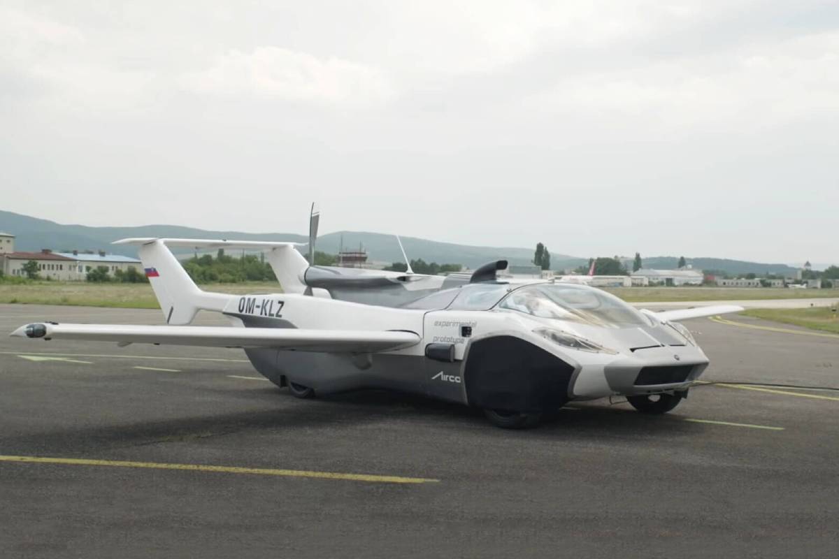 السيارة الطائرة