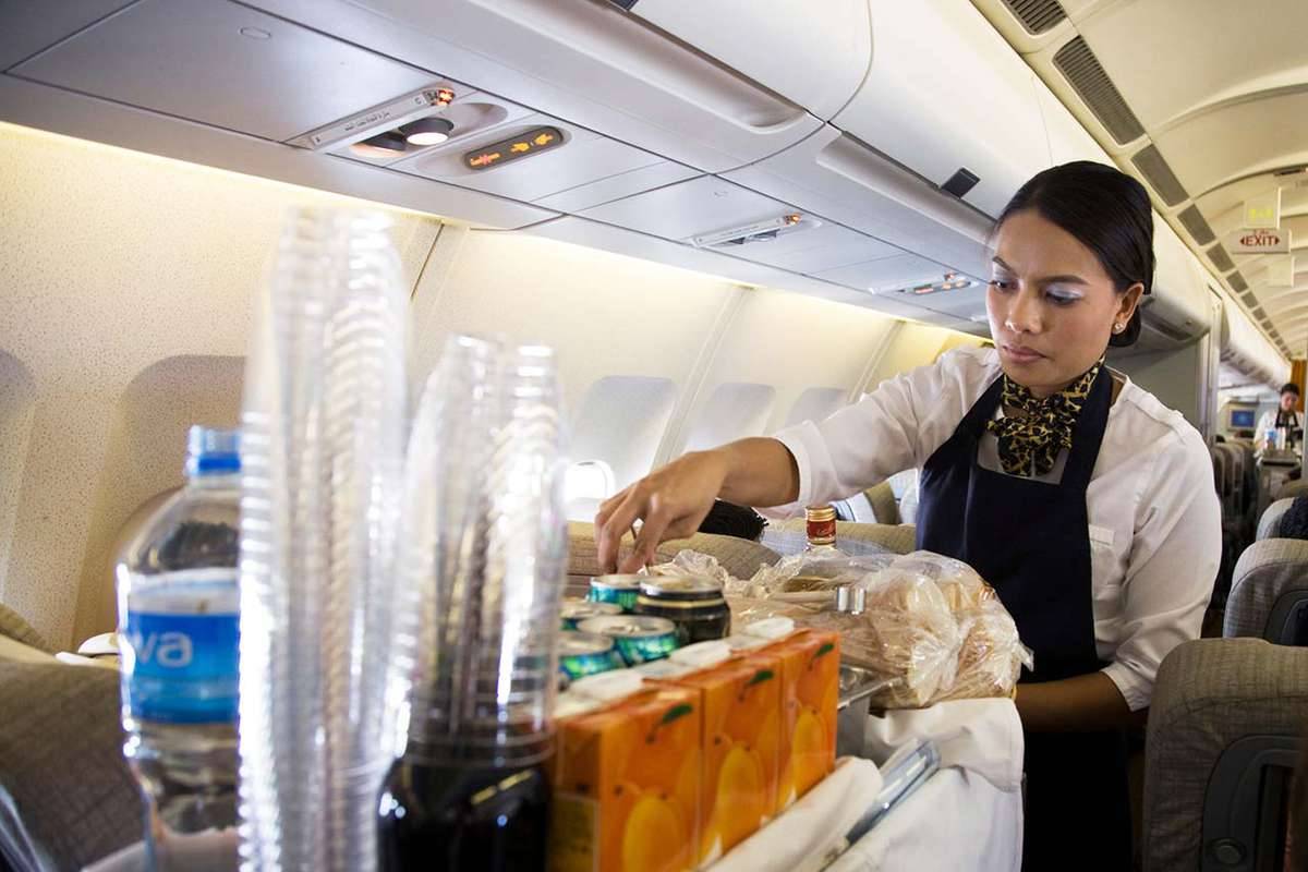 طاقم الطائرة