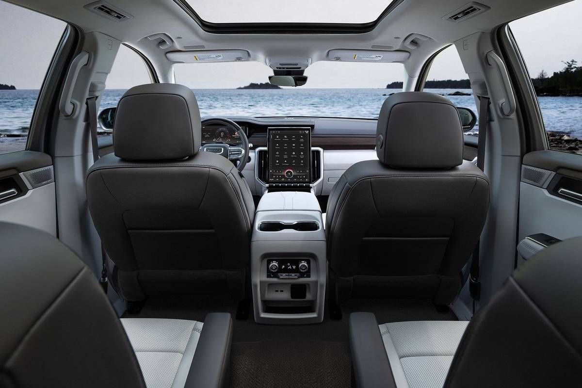 جي ام سي اكاديا 2024