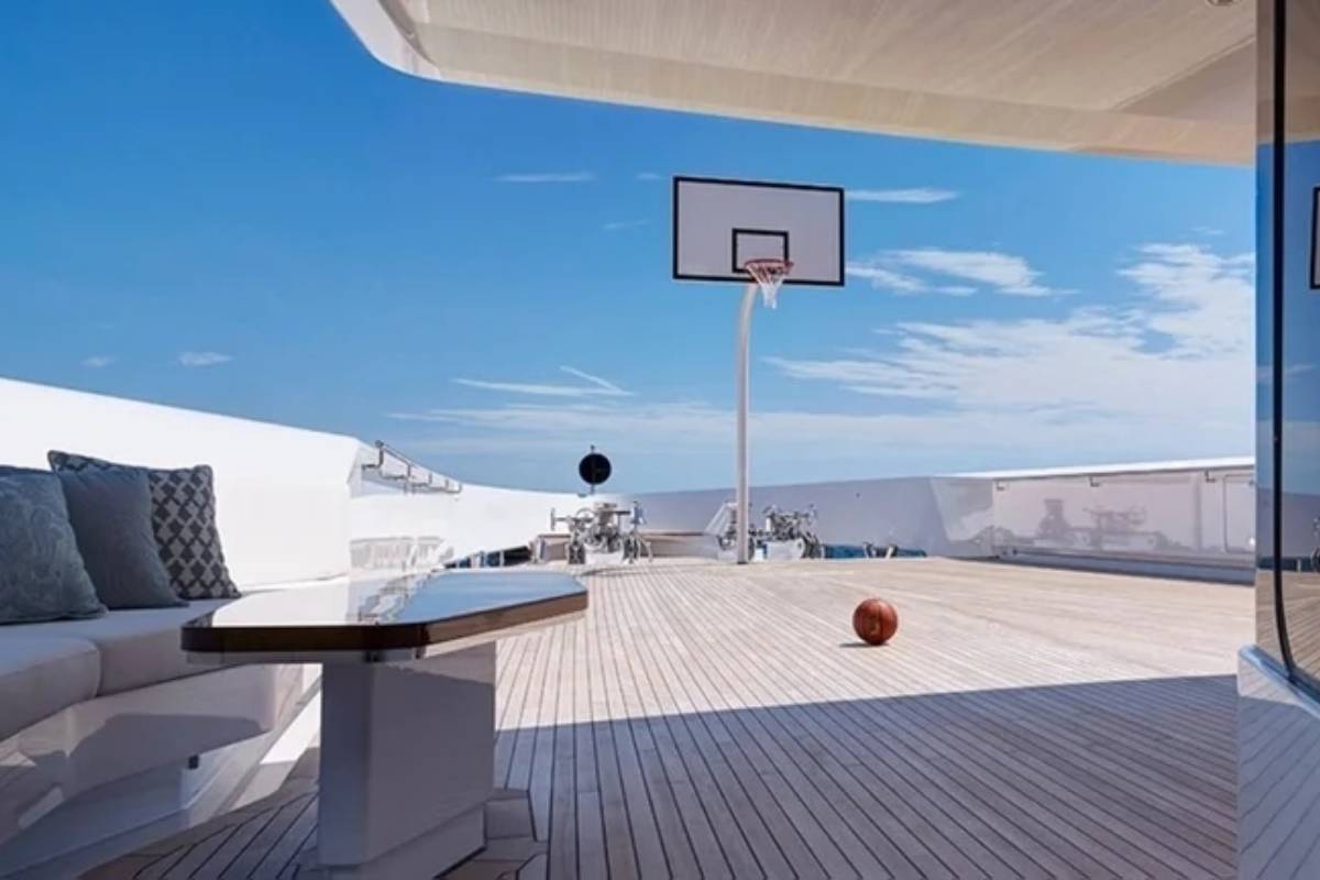 يخت مايكل جوردن