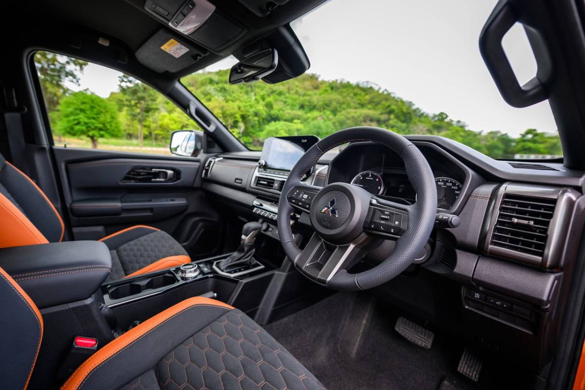 ميتسوبيشي ال 200 2023