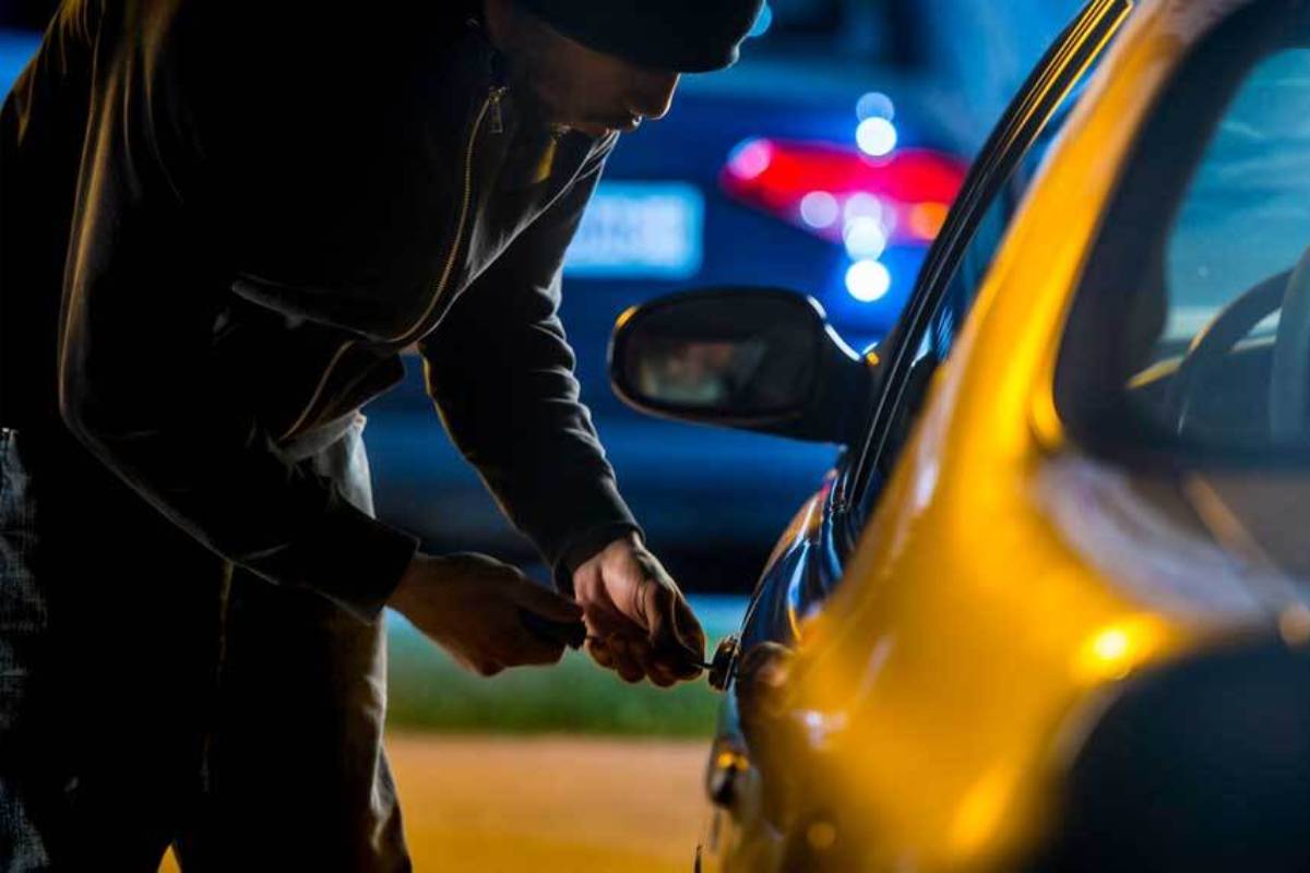 سرقة السيارات