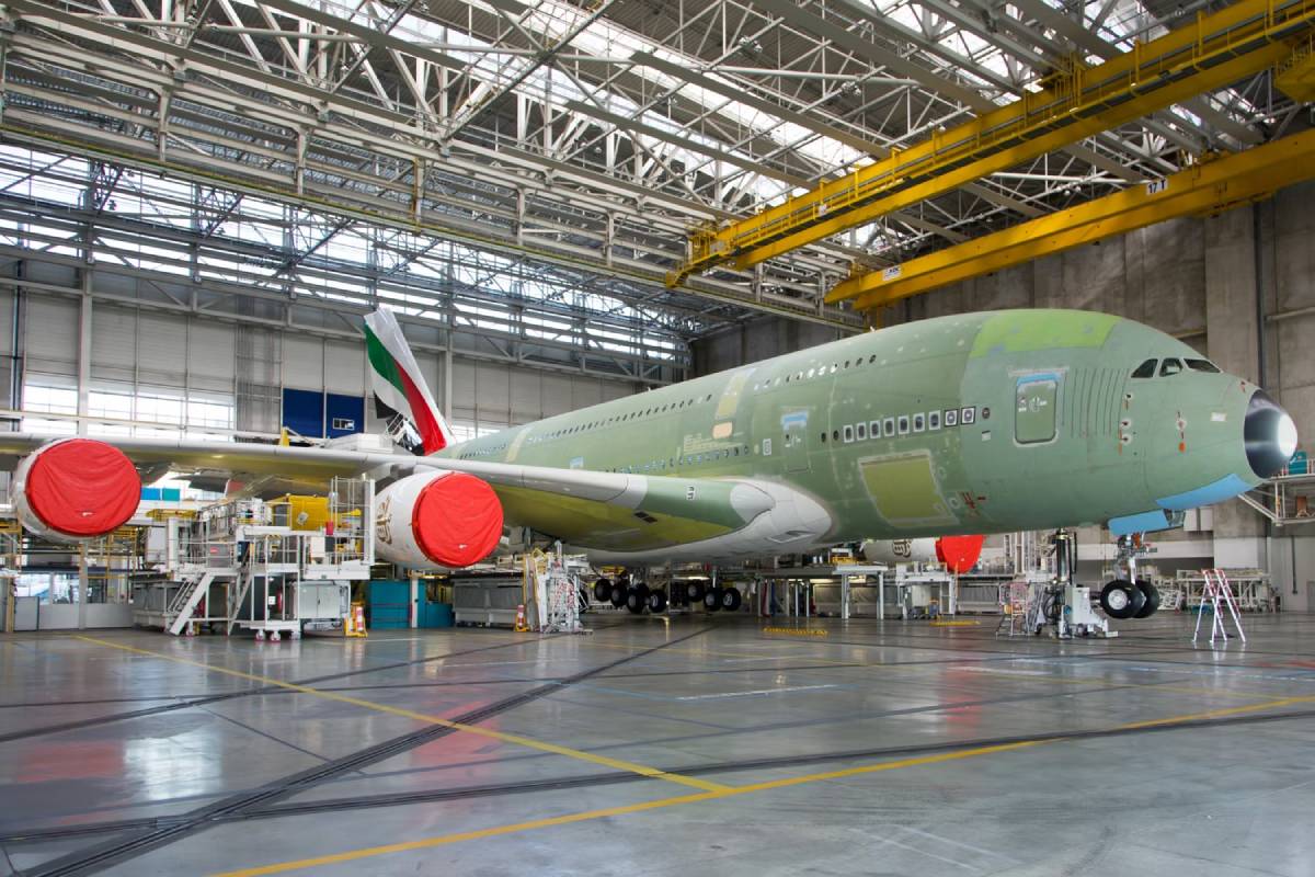 لون الطائرات