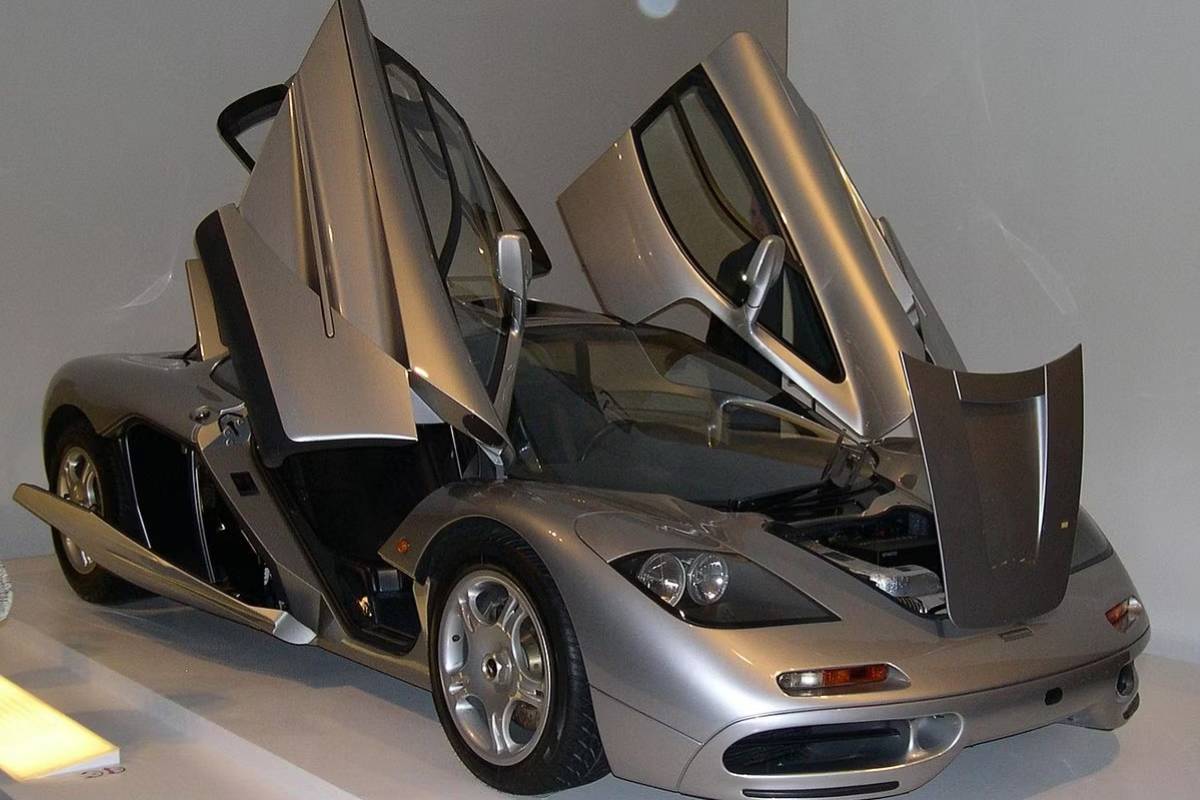 سيارة ايلون ماسك