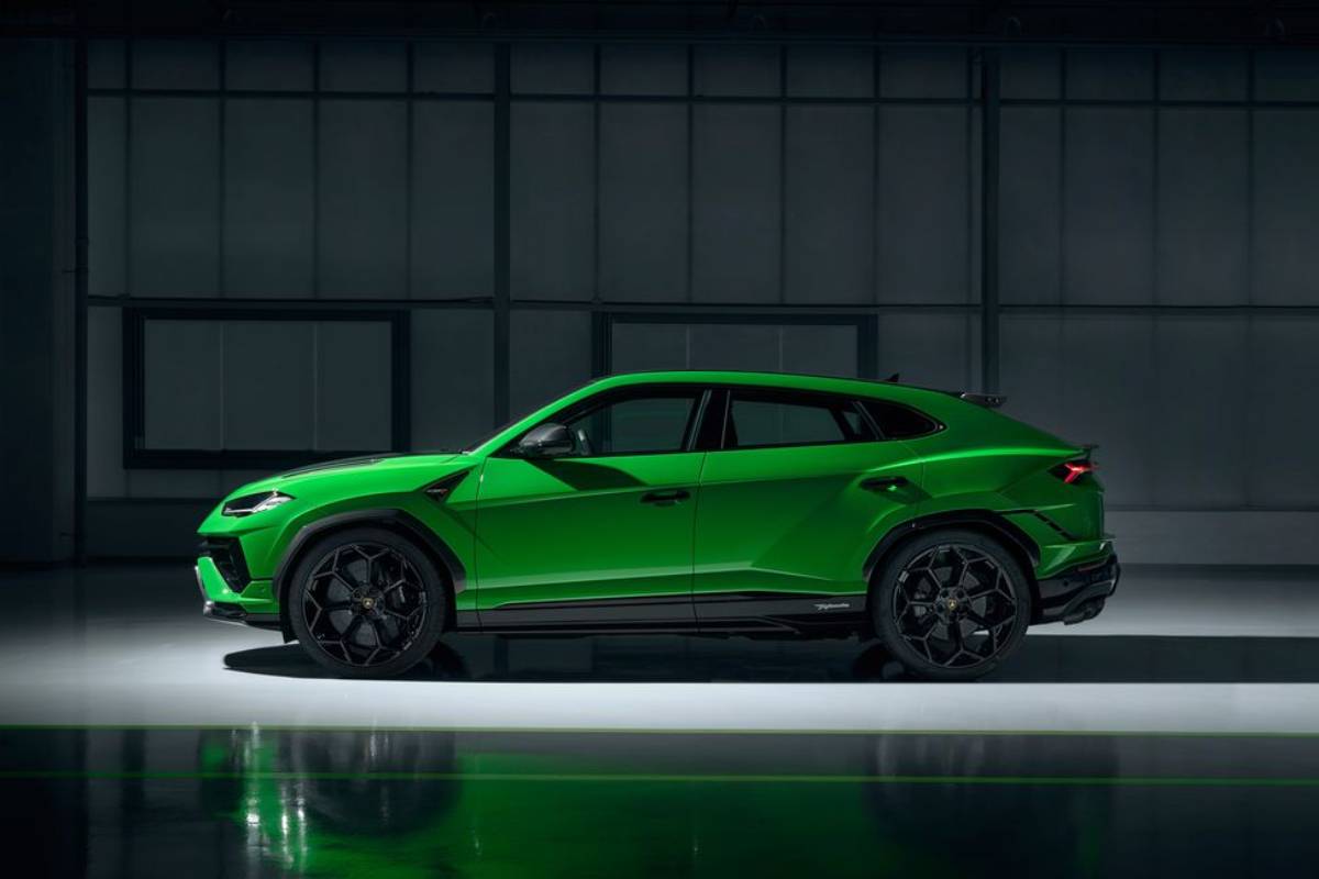 لامبورجيني اوروس بيرفورمانتي