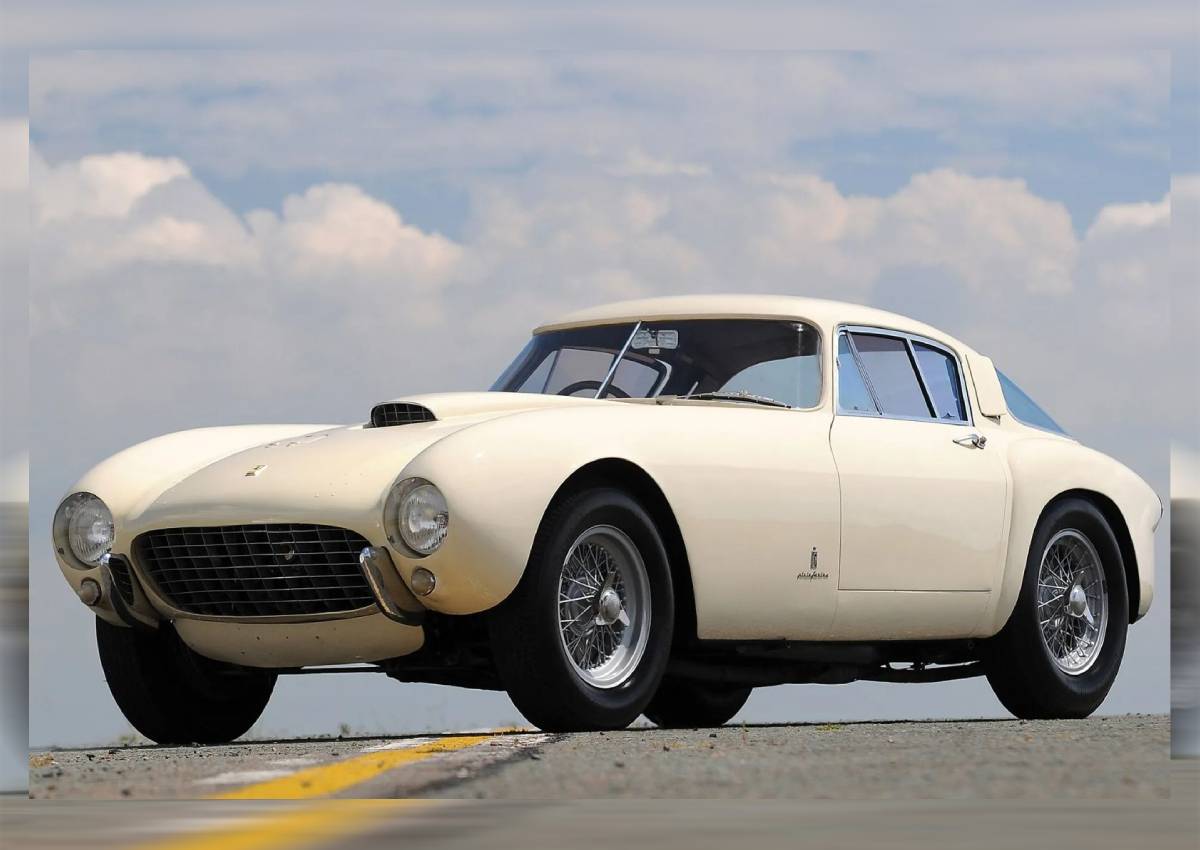 سيارات سينمائية