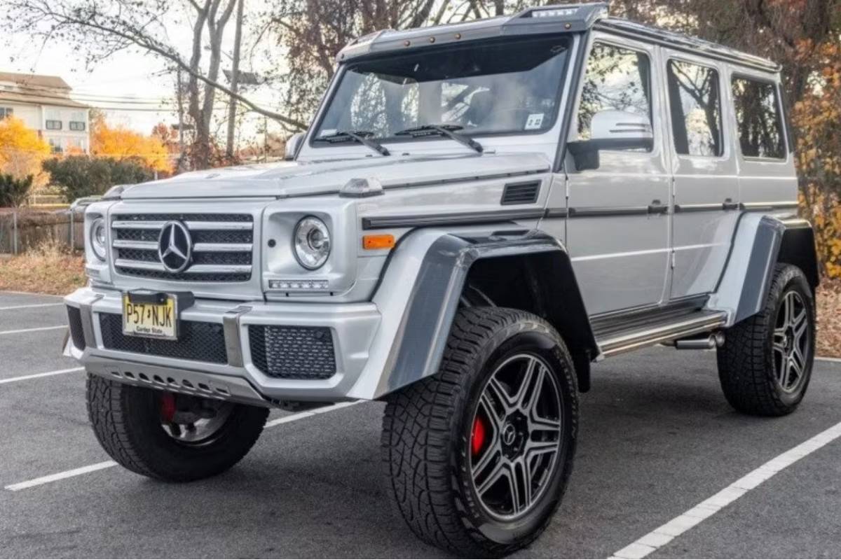 سيارات كيم كارداشيان