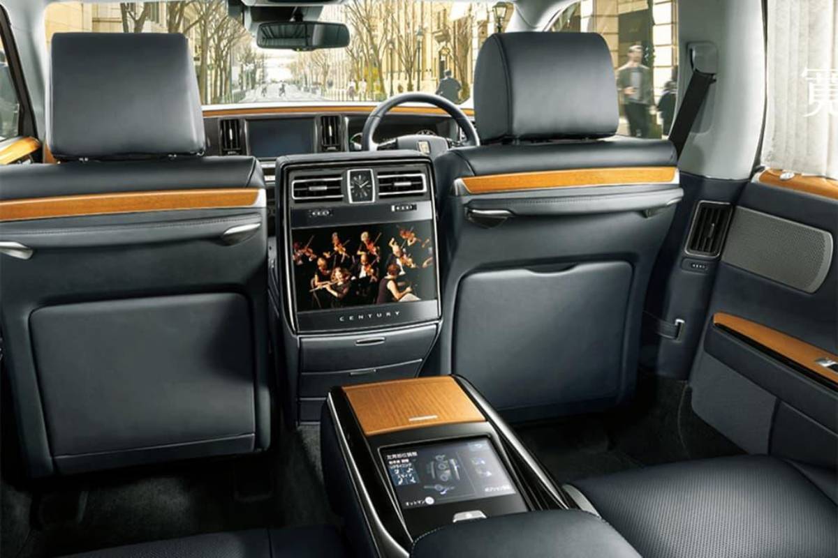 سيارة اكيو تويودا