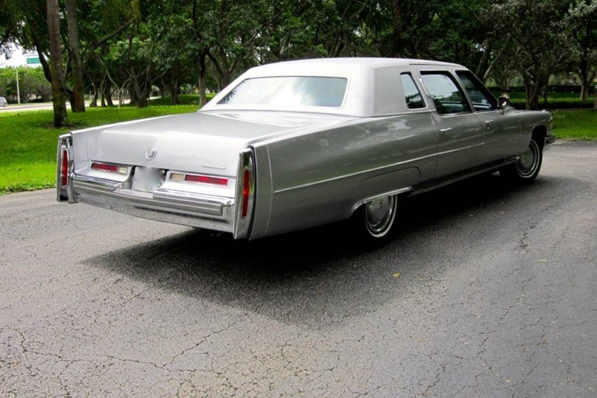 سيارة الملك خالد بن عبدالعزيز