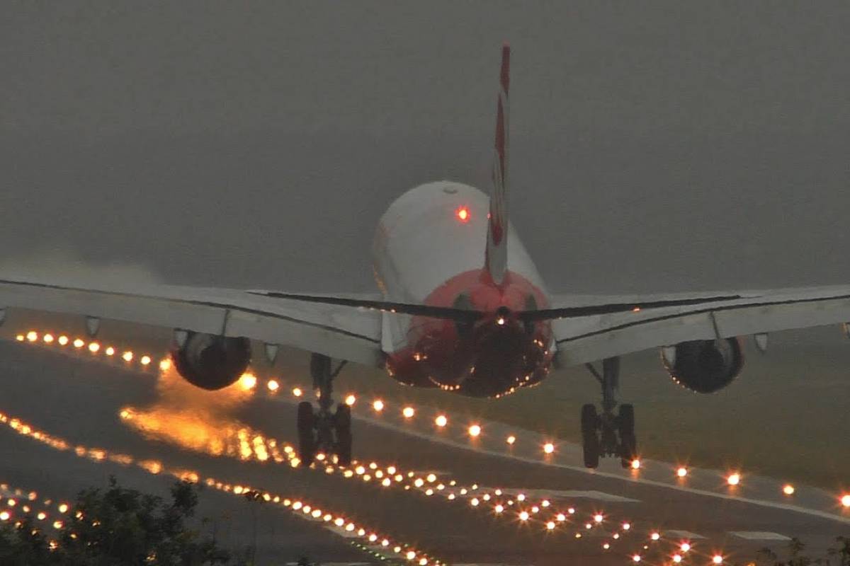 زجاج الطائرة