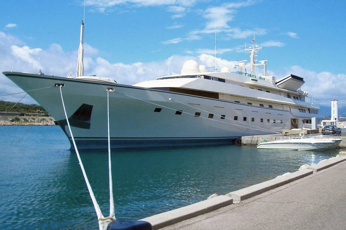 يخت الوليد بن طلال