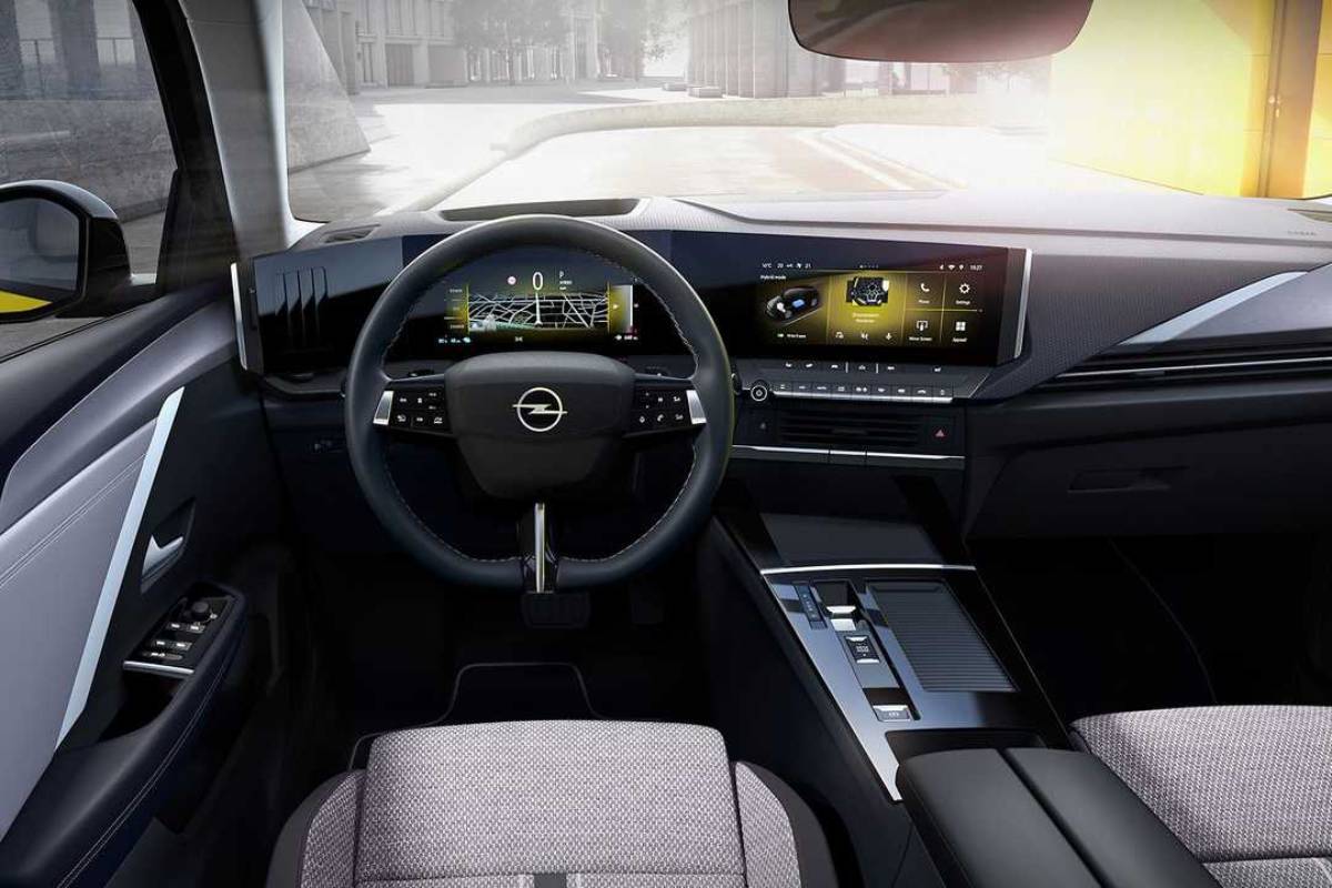 اوبل استرا الكهربائية