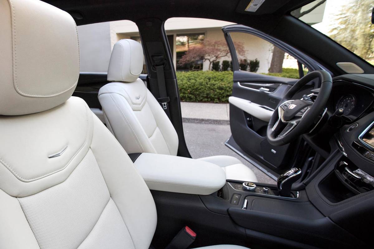 كاديلاك اكس تي 5 2024