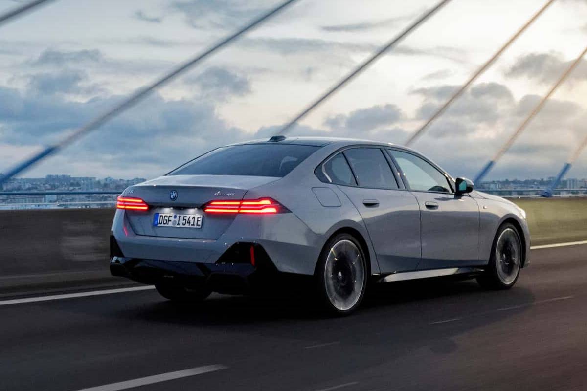 بي ام دبليو اي 5 2024