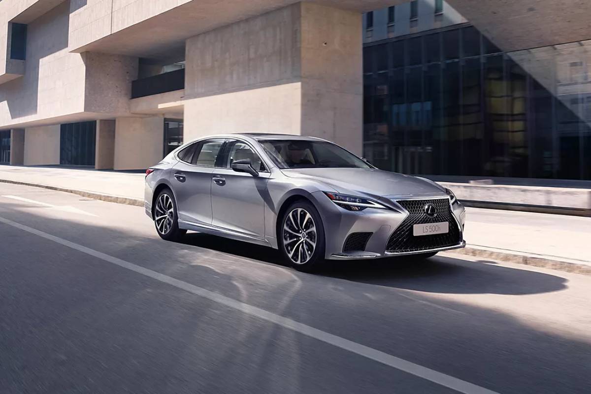 تكنولوجيا سيارات لكزس