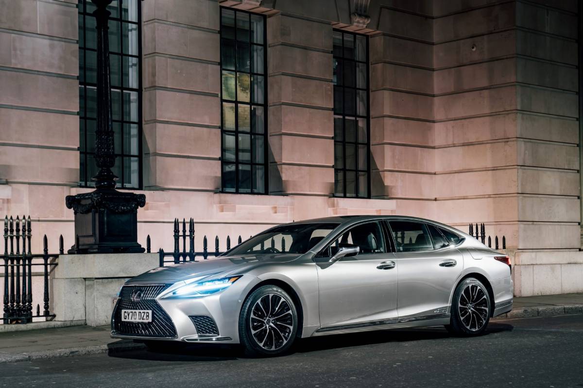 تكنولوجيا سيارات لكزس