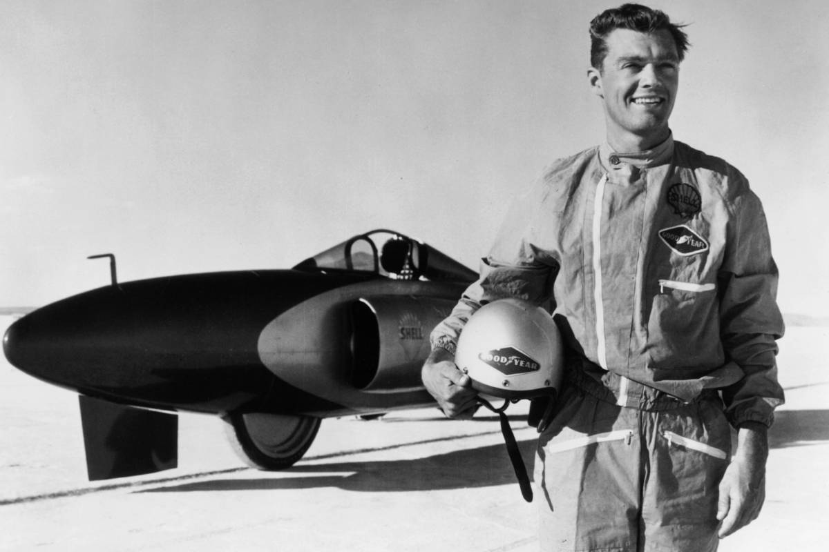 سيارة نفاثة