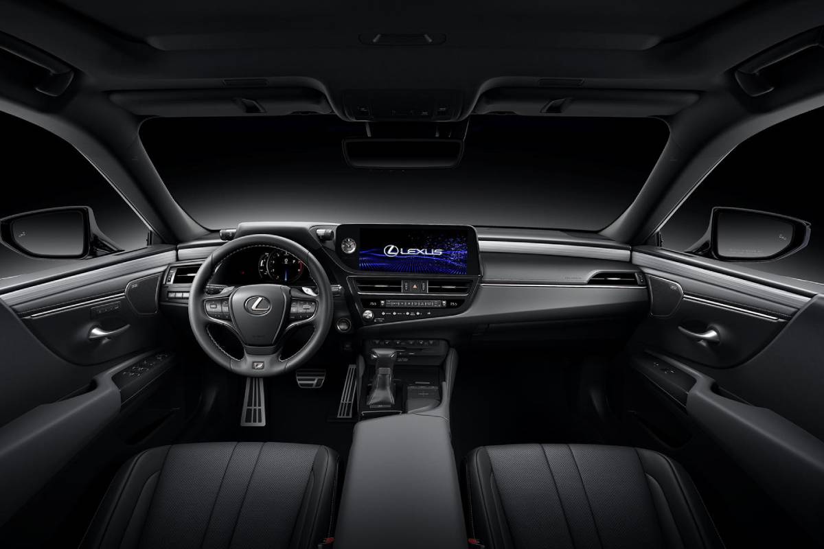 لكزس اي اس 2023