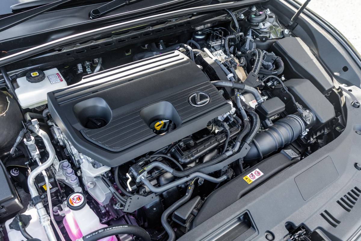 لكزس اي اس 2023