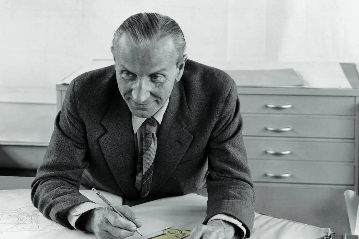 أليك إيسيغونيس