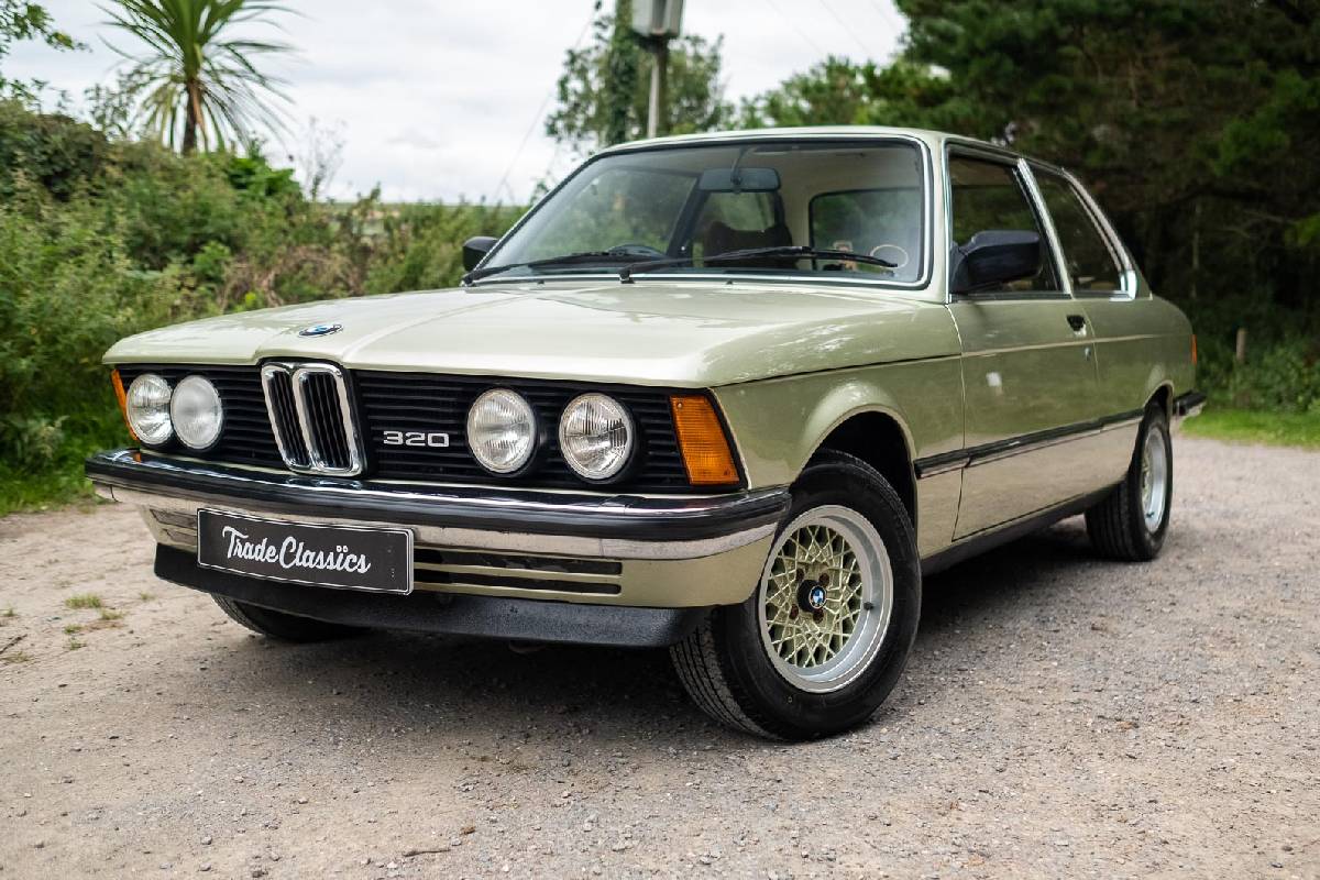 سيارة ايلون ماسك