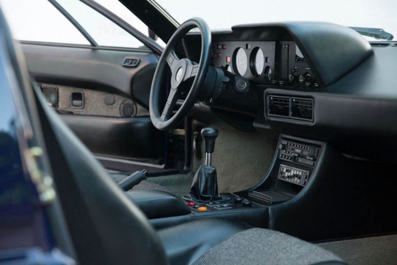 مقصورة بي ام دبليو M1