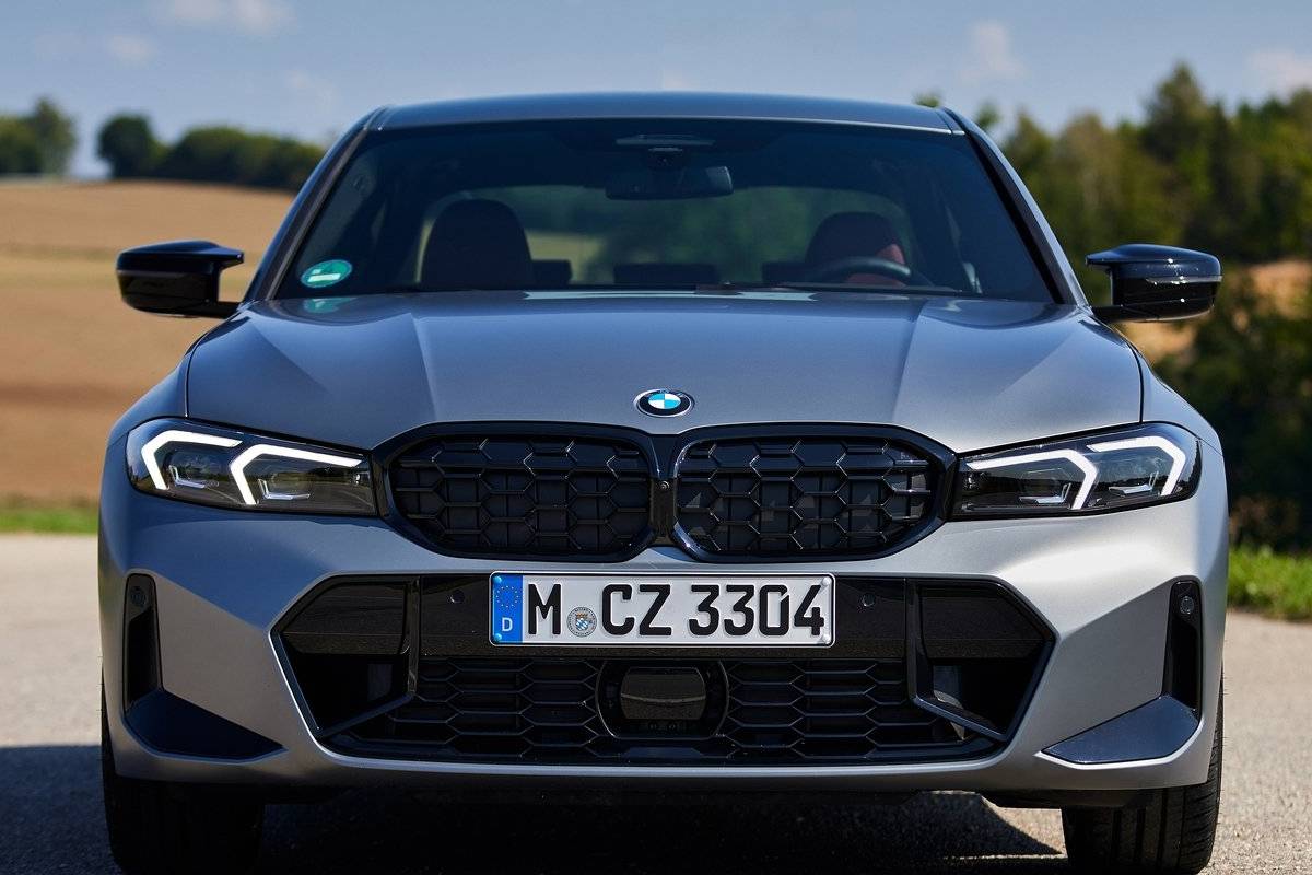 بي ام دبليو ام 340 اي 2023