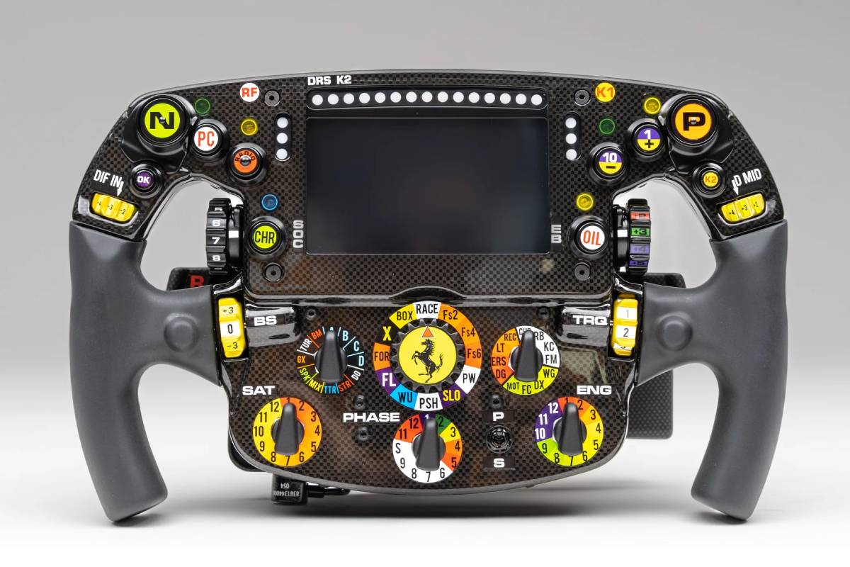 عجلة قيادة فورمولا 1