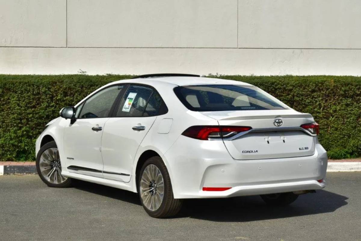 سيارات سيدان