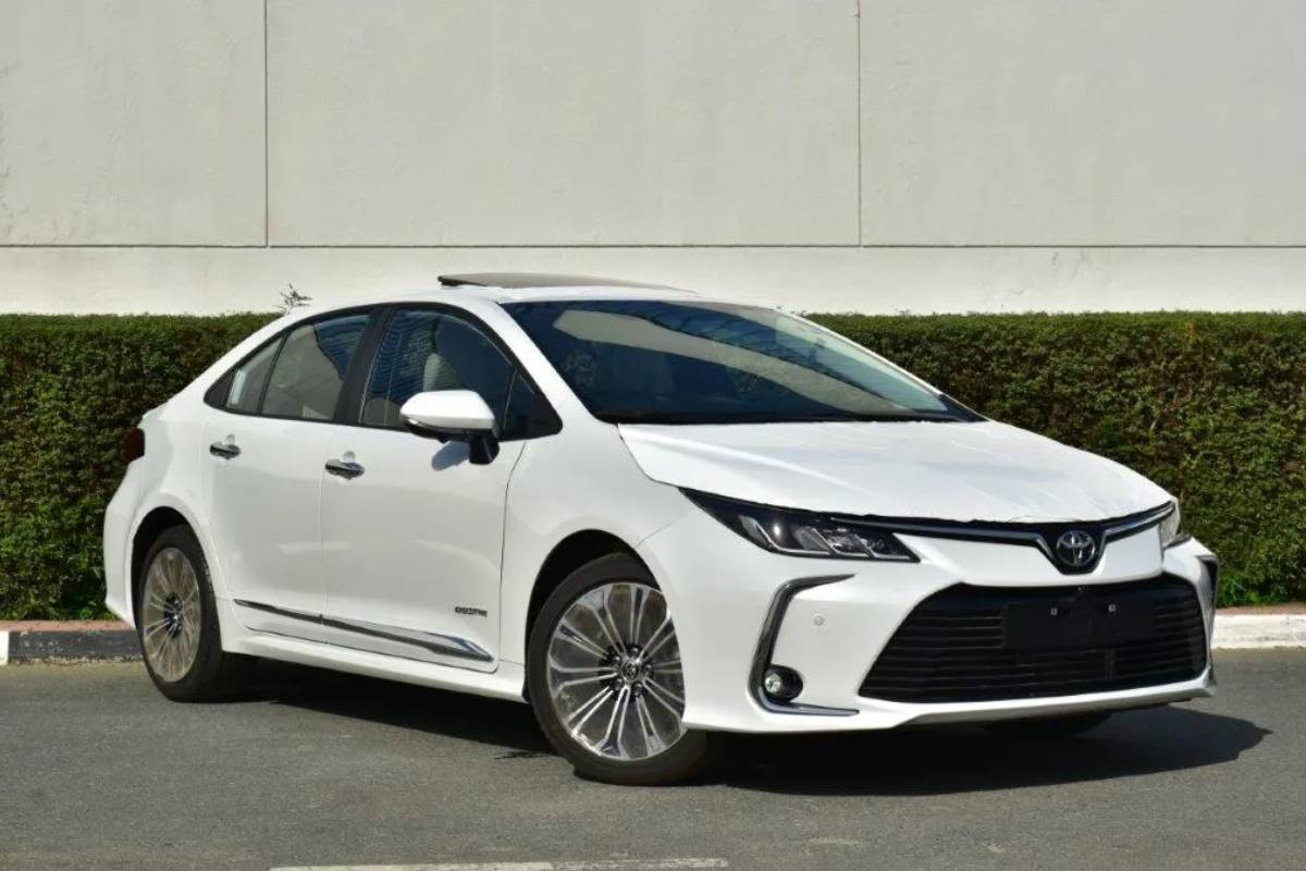 سيارات سيدان