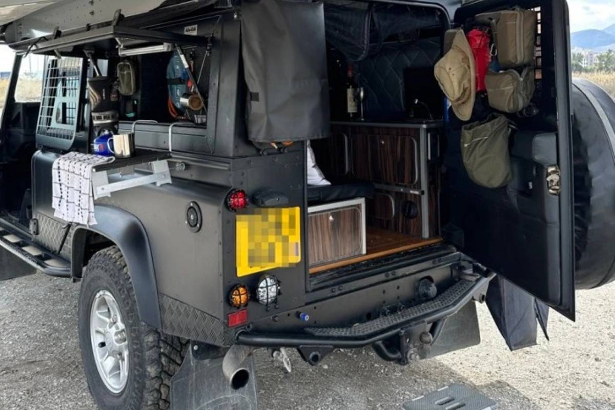 لاند روفر ديفندر معدلة