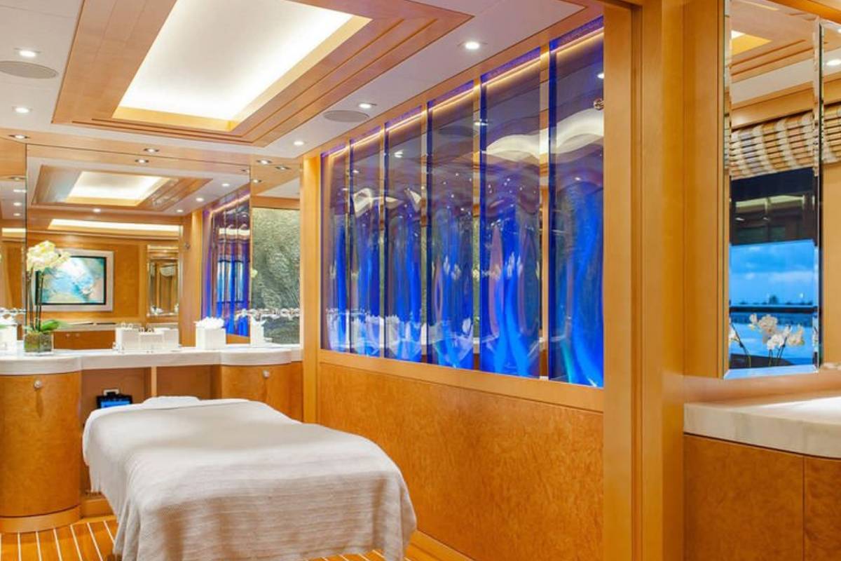 اليخوت الفاخرة