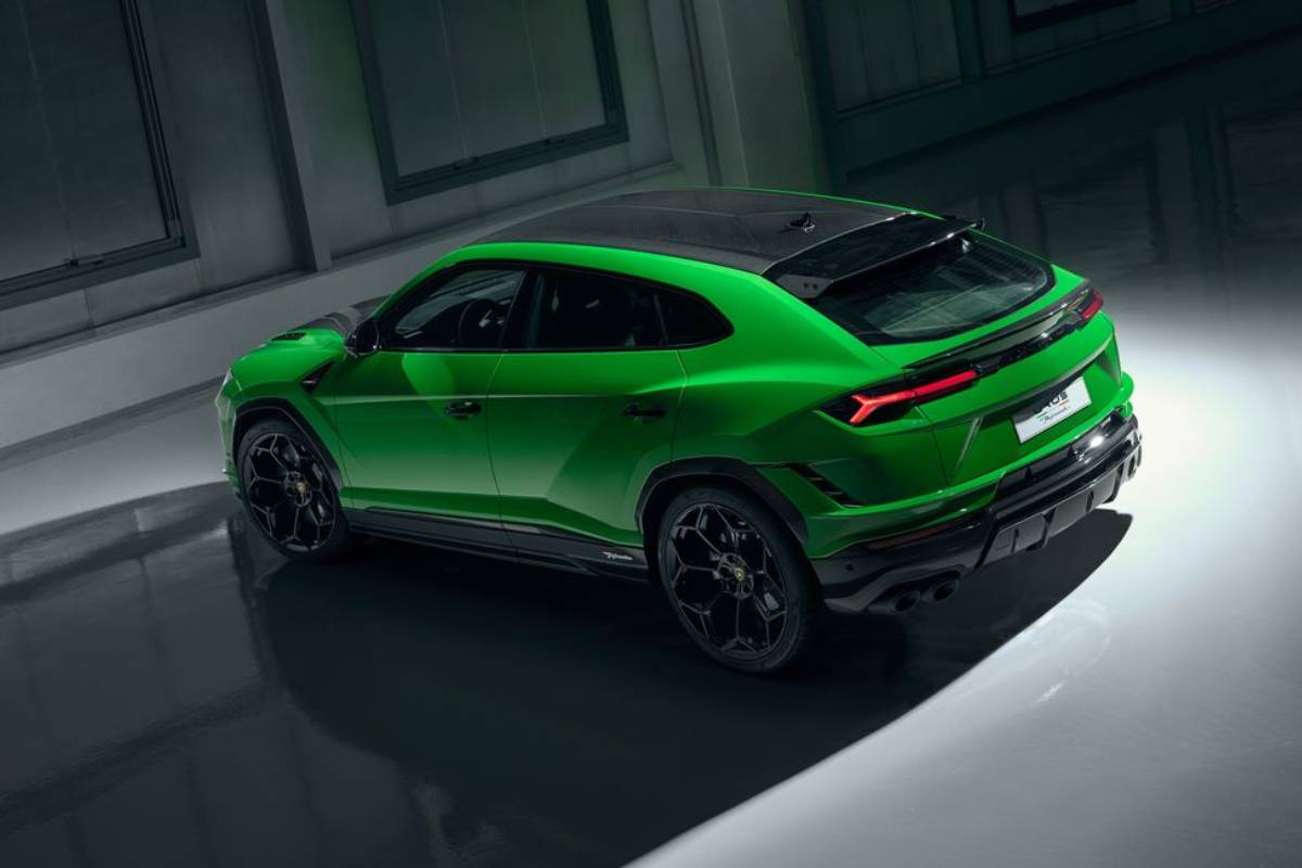 لامبورجيني اوروس بيرفورمانتي