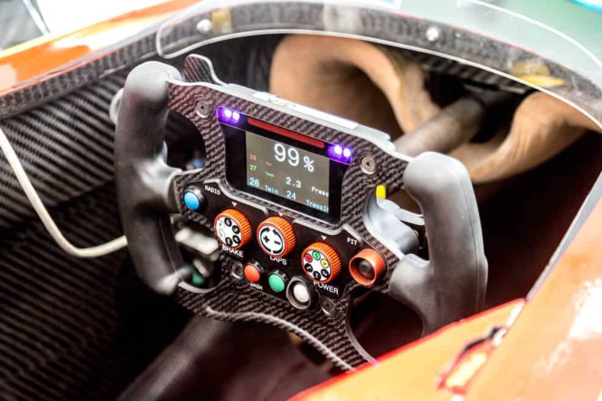 عجلة قيادة فورمولا 1