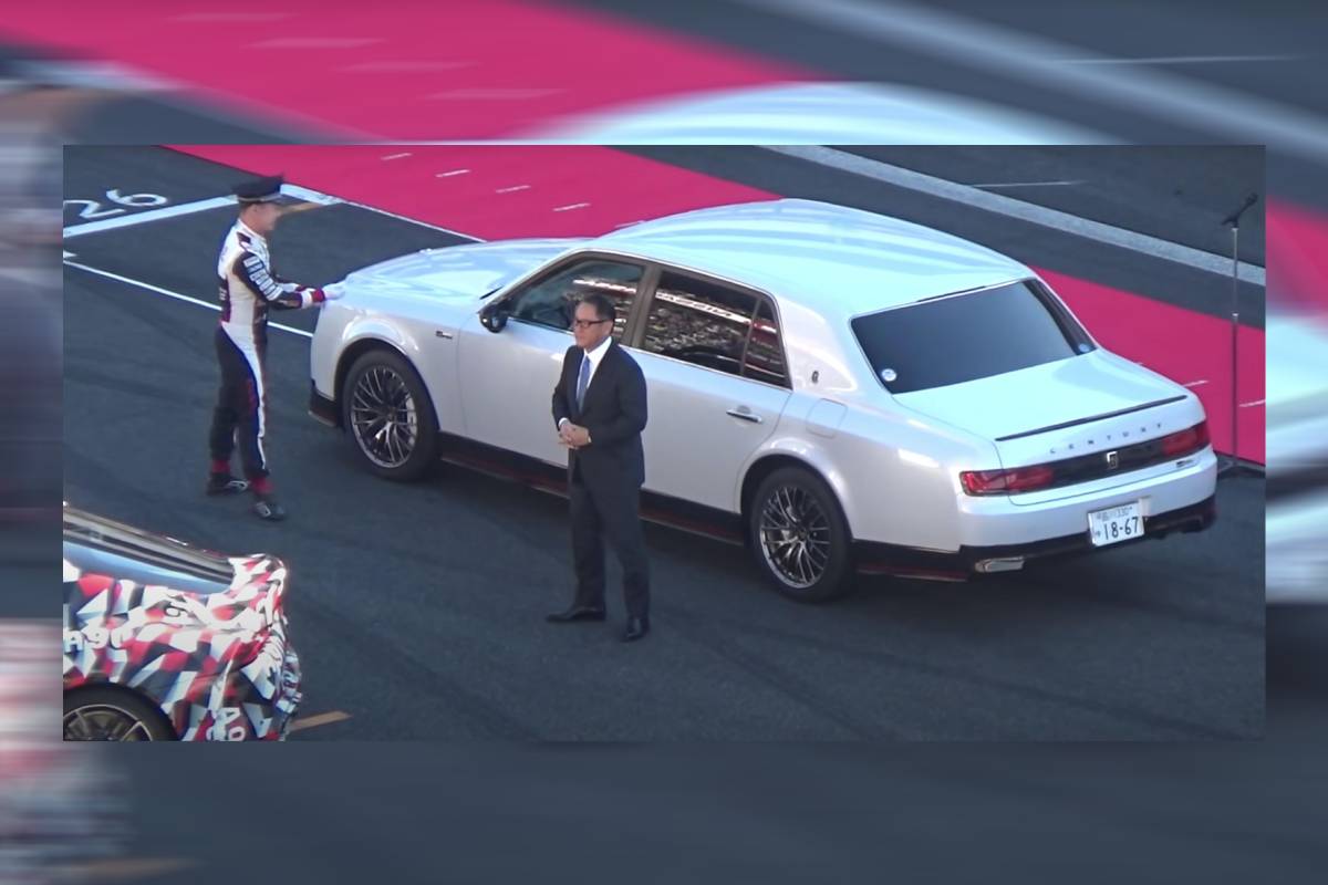 سيارة اكيو تويودا