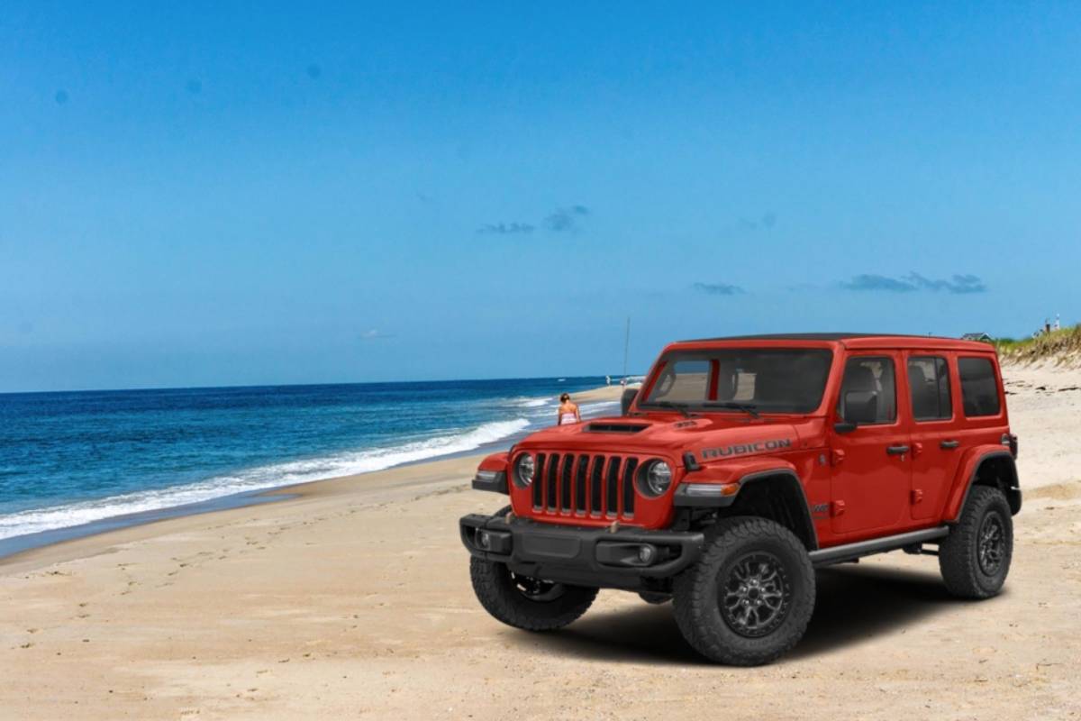 سيارات على الشاطئ